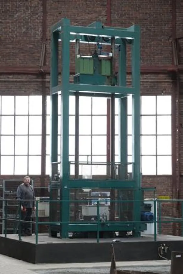 DWT Tester von Bender-Ferndorf ist mit 103.000 Joule einer der größten in Europa