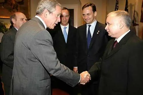 Bush traf sich zu Fotoshooting mit Jaroslaw Kaczynski Bild: Bush traf sich zu Fotoshooting mit Jaroslaw Kaczynski