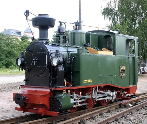 Bild: Einsteigen bitte! Die Sächsische I K Nr. 54 zu Gast auf der Lößnitzgrundbahn
