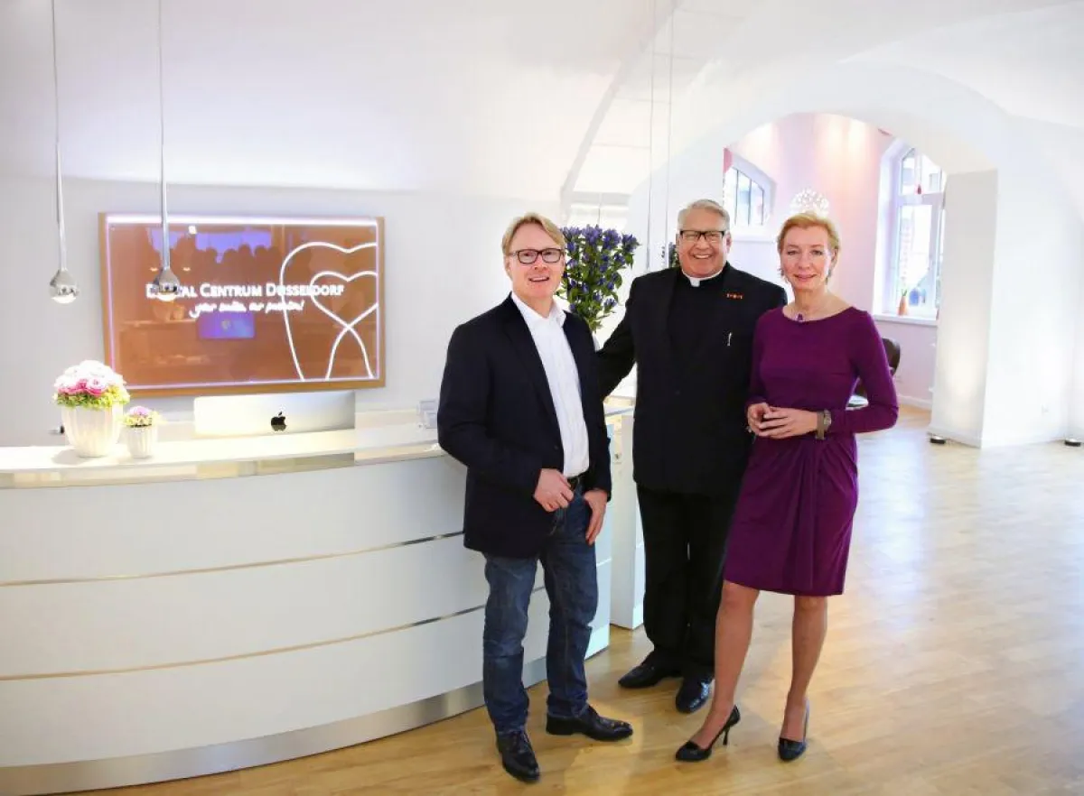 v.l.n.r. Dr. Thorsten Pletz, Pfarrer Kraus, Alexa von Gienanth