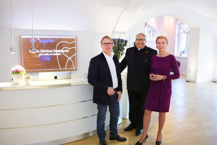 Bild: Einsegnung Dental Centrum Düsseldorf