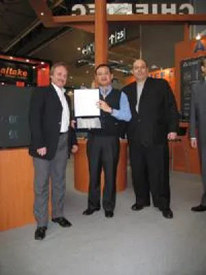 Mit zwei Auszeichnungen von der CeBIT 2007 Bild: Mit zwei Auszeichnungen von der CeBIT 2007