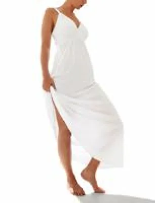 Sommerbody in Bestform Minimal-invasiv mit Macrolane™ Bild: Sommerbody in Bestform Minimal-invasiv mit Macrolane™