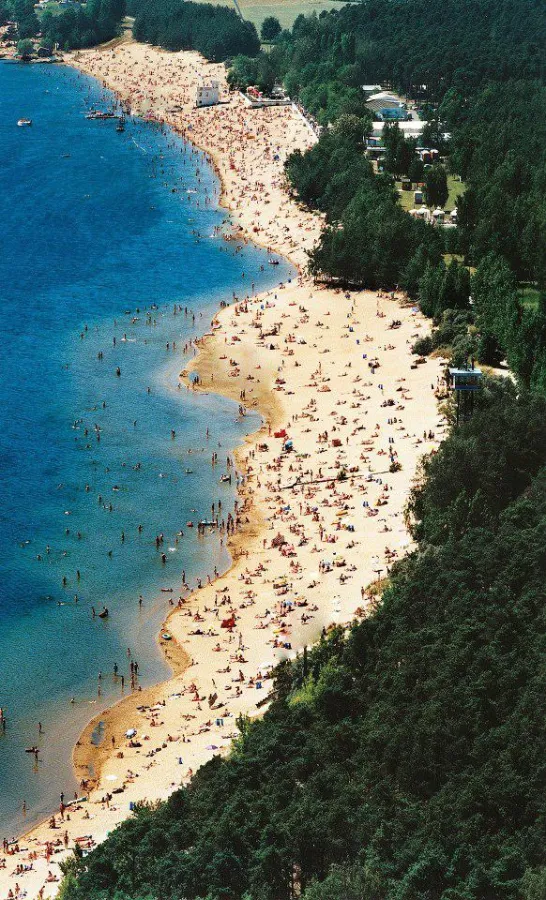 Der kilometerlange Sandstrand ist das Markenzeichen der 