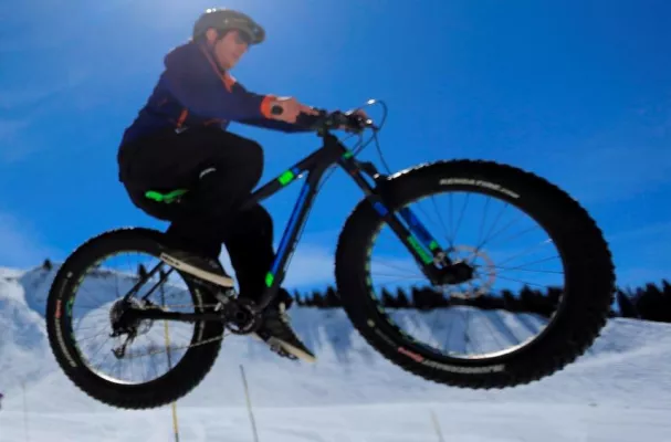 Bild: Auf E-Fatbikes in den französischen Alpen unterwegs