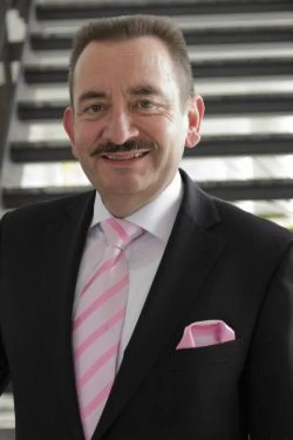 Dr. Rauscher - Mitglied des Vorstands der Nürnberger Versicherungen und ehemaliger Teilnehmer