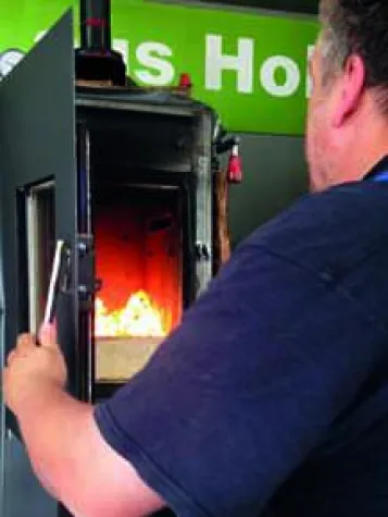 Bild: 62. NordBau: Mit e-Kaminofen autark mitten auf dem Land