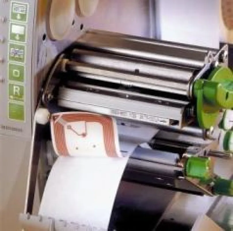 GLM-P 2S beim Druck eines RFID Etiketts