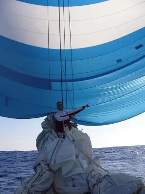 Im Urlaub endlich mal kein Land mehr sehen - Auf Hochsee-Segeltörns ist Abschalten gewiss Bild: Im Urlaub endlich mal kein Land mehr sehen - Auf Hochsee-Segeltörns ist Abschalten gewiss
