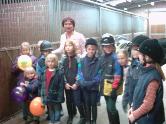 Bild: Neue Innovation im First-Team Reitsportverein Horstmar-Leer e.V.:  Reiten und gleichzeitig Englisch lernen