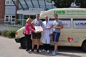Bild: Vier Linke Hände für kleine kranke Herzen