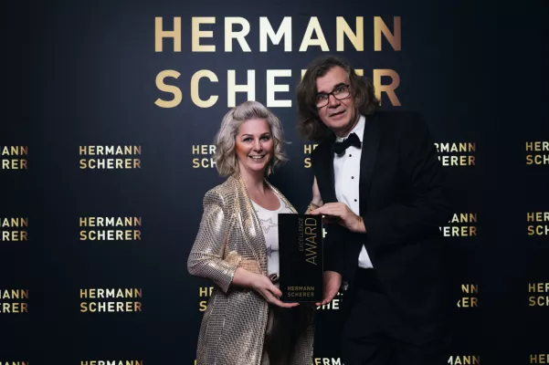 Bild: Die Elite kommt aus Österreich - Virginia Larcher triumphiert beim  1. Int. Speaker Slam in Dresden