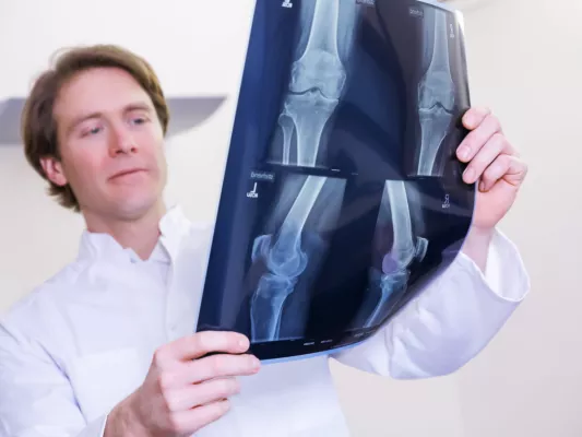 Bild: O-PRAX Düsseldorf bieten mit ATLAS CURATIO® innovativen Behandlungspfad an