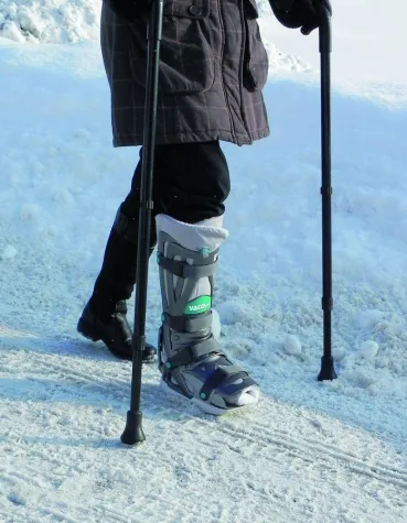 Glatteis-Unfall: Knochen gebrochen – was nun? Bild: Glatteis-Unfall: Knochen gebrochen – was nun?