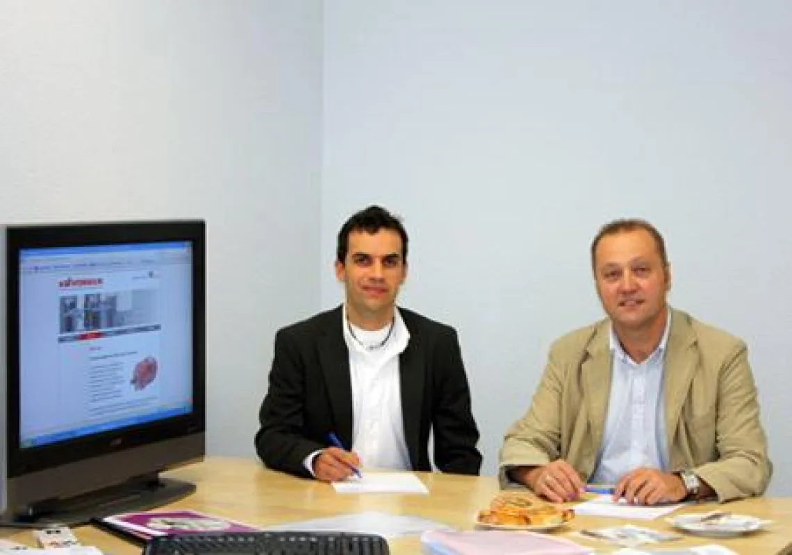 Jürgen Schreiner (rechts) und Steffen Leinberger (links) haben das gemeinsame Ziel mit dem neuen Internetauftritt vordere Platzierungen in den Suchmaschinen zu erreichen.