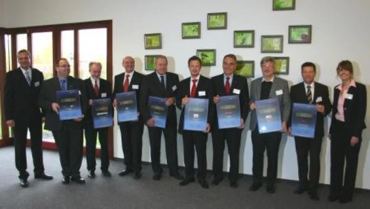 Die Preisträger des F&C-AWARDs GOLD (v.l.n.r.): Herr Dr. Ahlert (F&C), Herr Neumann (Isotec), Herr Borgemeister (Apollo-Optik), Herr Albrecht (city-map), Herr Heydt (Portas), Herr Lukies (Fressnapf),