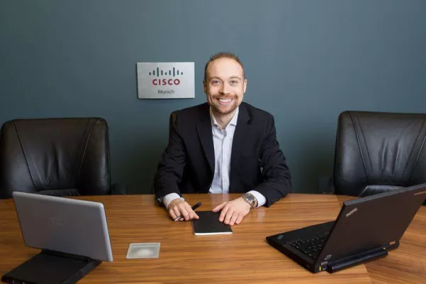 Bild: Josef Brunner Geschäftsführer der AFT Gruppe spricht beim Hub:raum Boot Camp