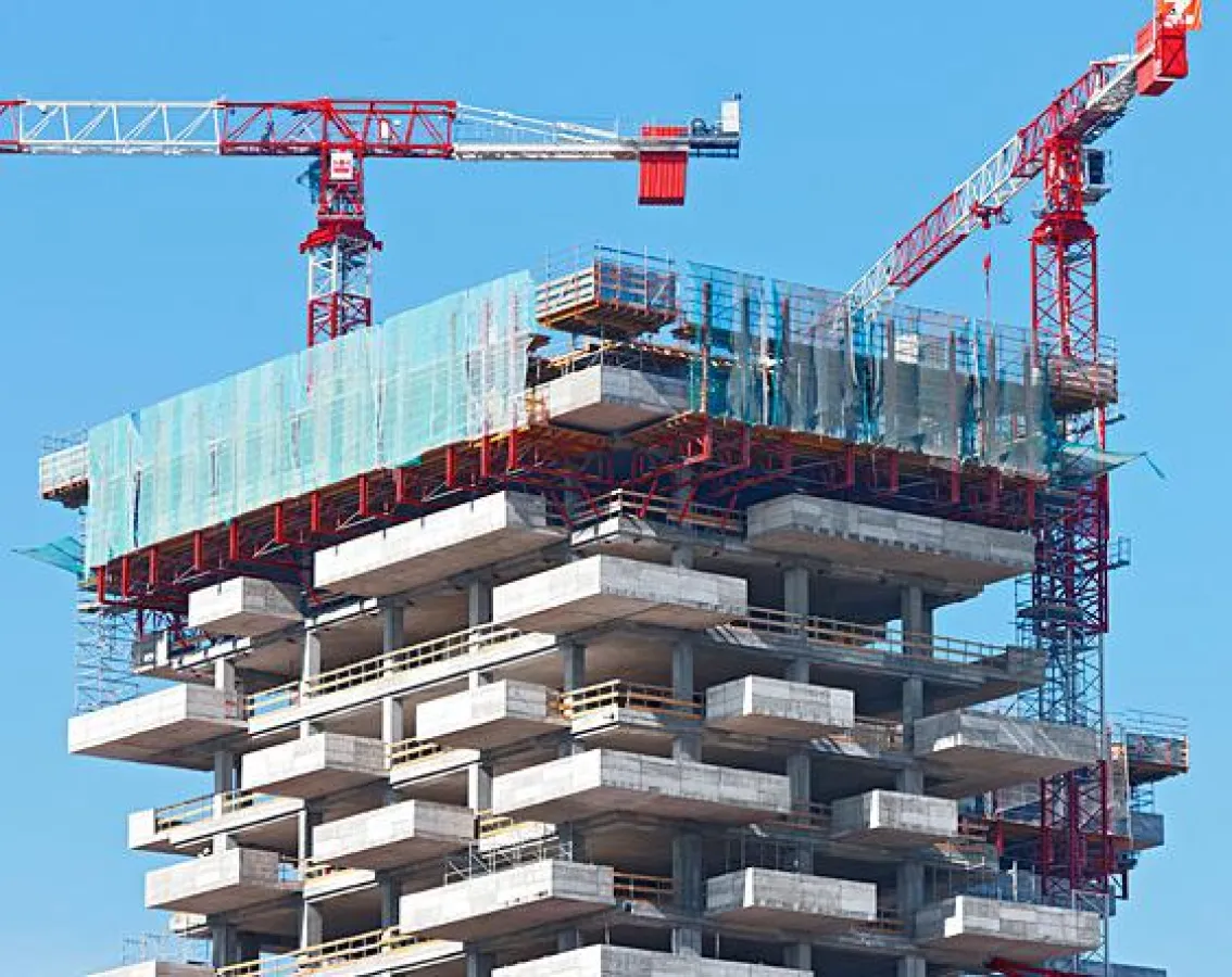 Die Besonderheit sind die massiven Balkone, die später mit Bäumen bepflanzt werden.