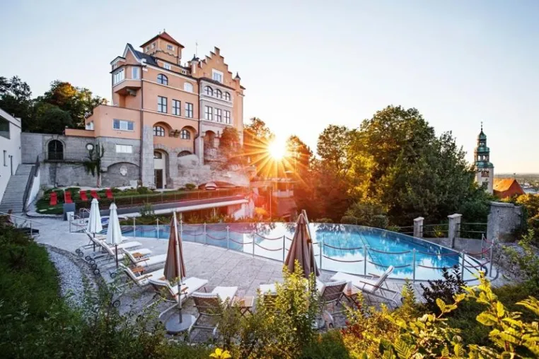 Gäste hoch zufrieden - Fabelhafte Bewertungen für das Hotel Schloss Mönchstein Bild: Gäste hoch zufrieden - Fabelhafte Bewertungen für das Hotel Schloss Mönchstein
