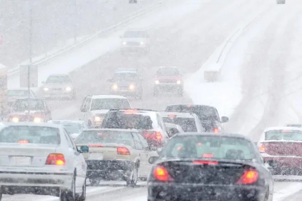 Bild: Massenunfall bei Schnee und Glatteis: Wer muss zahlen?
