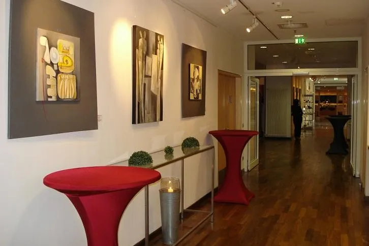 Radisson Blu Hotel Hannover zeigt Kunstausstellung „Seiten eines Lebens“ von Kalina Svetlinski Bild: Radisson Blu Hotel Hannover zeigt Kunstausstellung „Seiten eines Lebens“ von Kalina Svetlinski