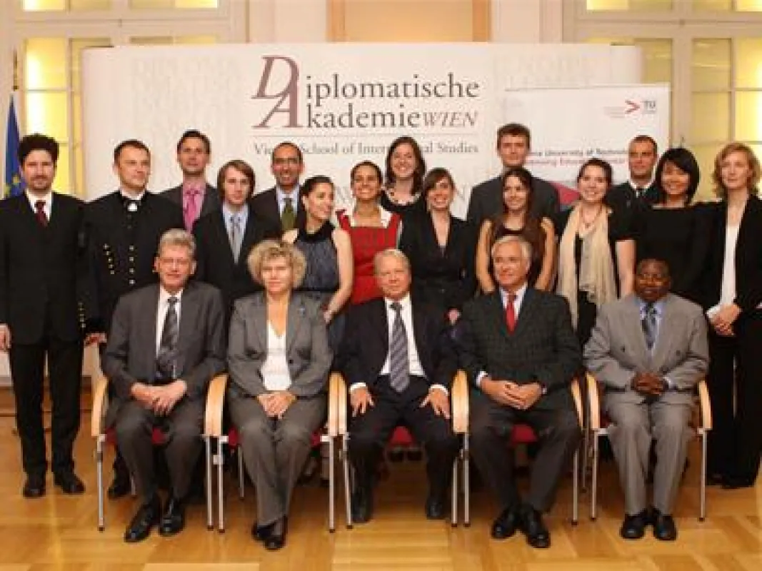 AbsolventInnen MSc Environmental Technology & International Affairs