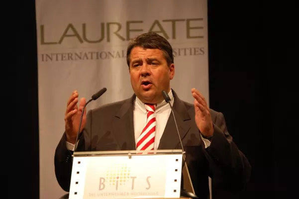 Bild: Bundesminister Sigmar Gabriel übernimmt Schirmherrschaft für Umweltstudiengang „Green Business Management"