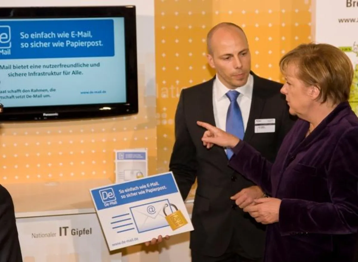 1&1 Vorstand Jan Oetjen (WEB.DE, GMX) im Gespräch mit Bundeskanzlerin Merkel