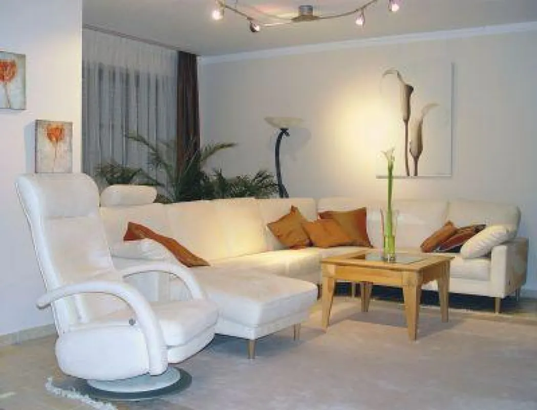Wohnzimmer ist Wohlfühlraum Nr. 1. Bild: homesolute.com