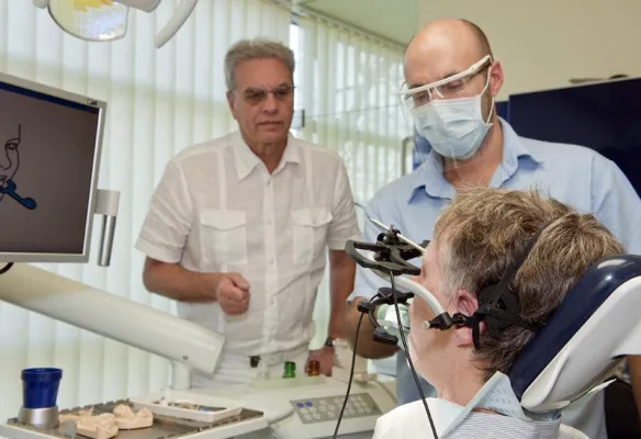 Bild: Kreativ Dental Klinik führt 3D-Analysesystem Arcus Digma II ein