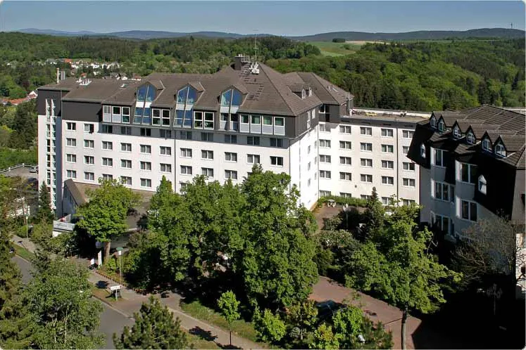 Bild: Klinikzentrum Lindenallee GmbH arbeitet zum Wohle ihrer Patienten mit einem Seelsorger zusammen.