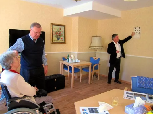 Kostenloser Durchblick - LIONS spenden Frohnauer Senioren neue Brillen Bild: Kostenloser Durchblick - LIONS spenden Frohnauer Senioren neue Brillen