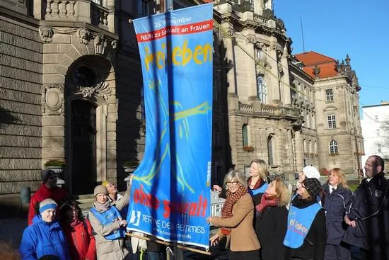 Bild: TERRE DES FEMMES ruft auf zur weltweiten Fahnenaktion am 25.11.