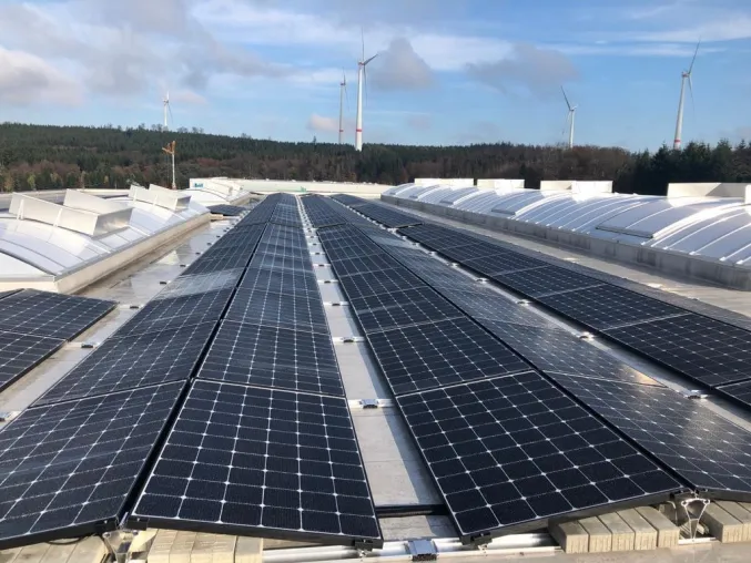 Bild: ZUFALL Haiger mit Photovoltaik auf dem Weg zu mehr Nachhaltigkeit