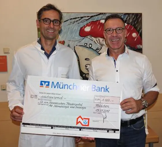 Bild: Spende als Tradition: Dachdecker-Innung überreicht zum dritten Mal 1.000 € für die Kinder-Krebsstation