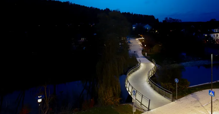 Bild: Moderner Brückenbau setzt auf nachhaltige Lichtlösungen von LUX GLENDER