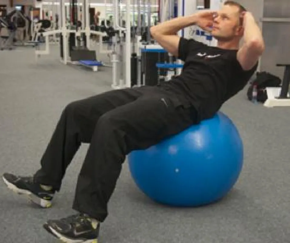 Sixpack Training auf dem Gymnastikball