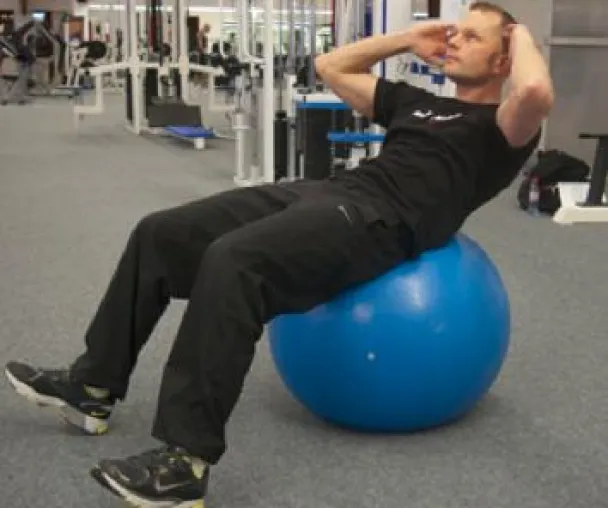 Mit dem Ball und vielen Übungen zum Sixpack Bild: Mit dem Ball und vielen Übungen zum Sixpack