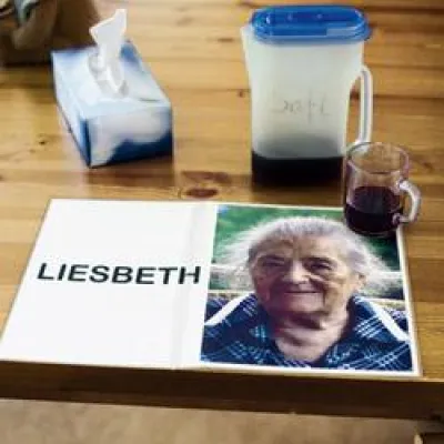 Bild: Fotoausstellung "Ein neuer Blick auf die Pflege" vom 19. Aug. bis 14. Sept. im Evangelischen Johannesstift