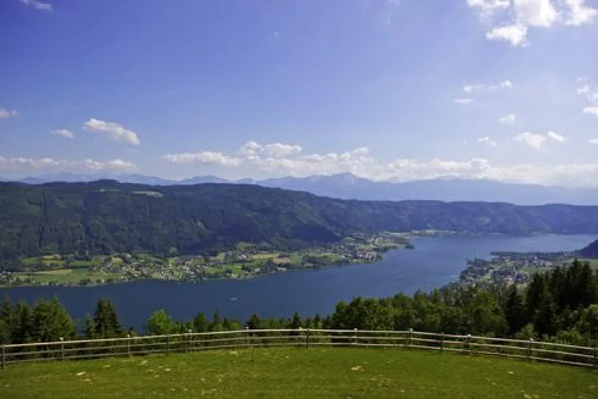 Blick über den Ossiacher See