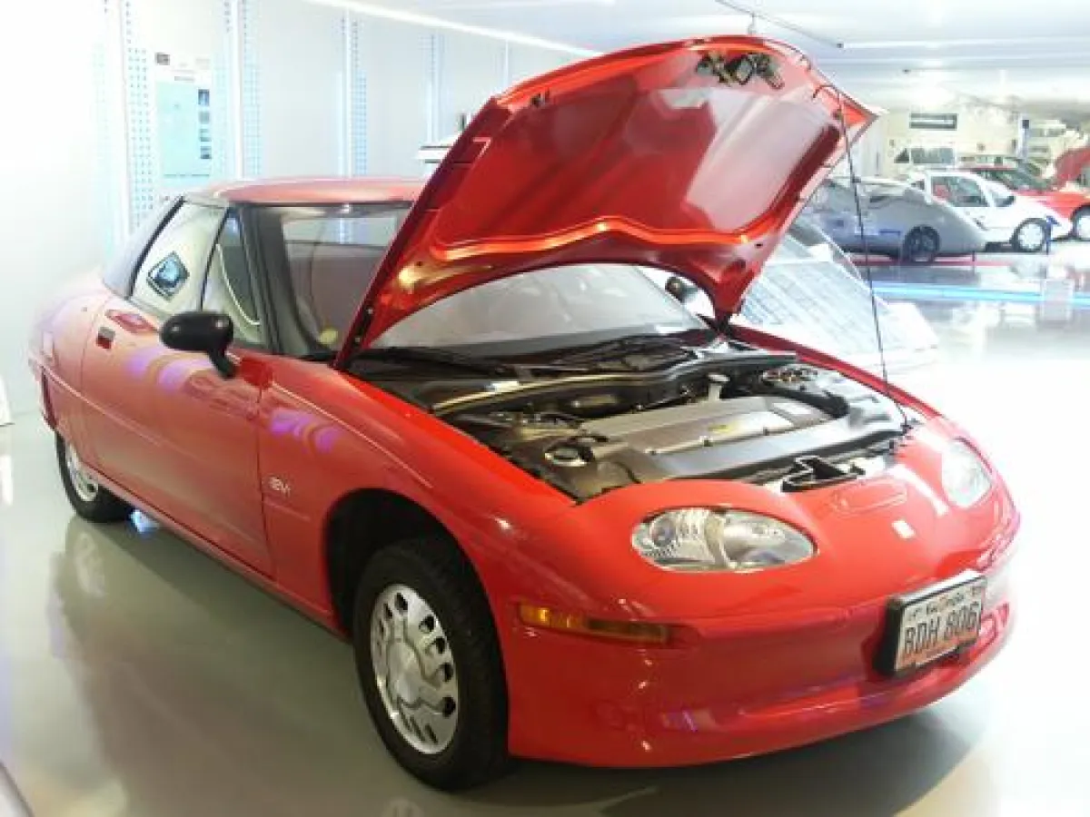 Der General Motors EV 1 ist bereits ein legendäres Elektroauto. das einzige Exemplar Europas steht bei uns!