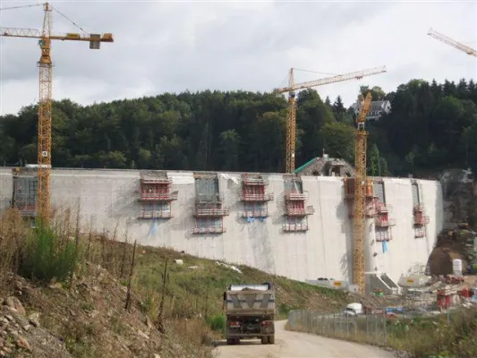 Zwickauer Unternehmen saniert Dresdner Trinkwassertalsperre Bild: Zwickauer Unternehmen saniert Dresdner Trinkwassertalsperre