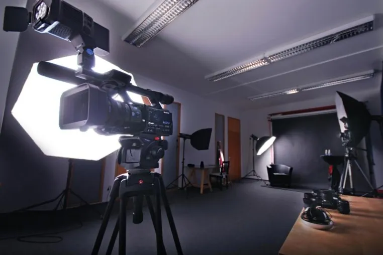 4iMEDIA eröffnet nach Testphase Fotografie- und WebTV-Studio offiziell Bild: 4iMEDIA eröffnet nach Testphase Fotografie- und WebTV-Studio offiziell