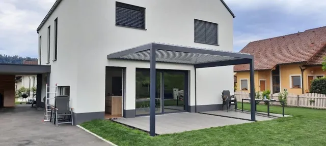 Bild: Soltec bestätigt das Zertifikat ISO 9001:2015, das die höchste Qualität der Pergola Agava bietet