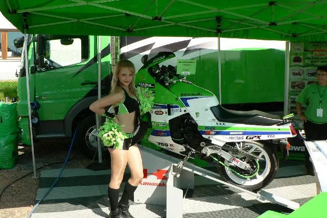 Bild: Kawasaki GPX 750R - Versteigerung für Hilfe für krebskranke Kinder Frankfurt e.V. noch bis zum 2. August
