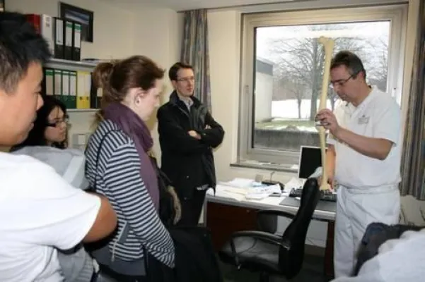 Australische Pharmaziestudenten im Klinikum Niederberg Bild: Australische Pharmaziestudenten im Klinikum Niederberg
