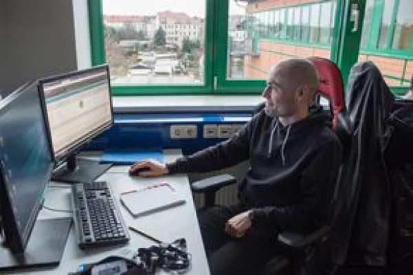 Bild: Ein Krankenpfleger macht seine Passion zum Beruf