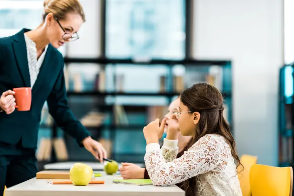 Bild: Willkommene Abwechslung im Schulalltag: 55 kreative Lernspiele für mehr Motivation im Unterricht