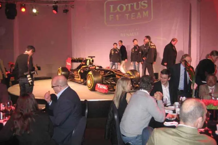 Bild: Team Andaluces unterstützt Lotus F1 Team bei Rennwagen-Enthüllung
