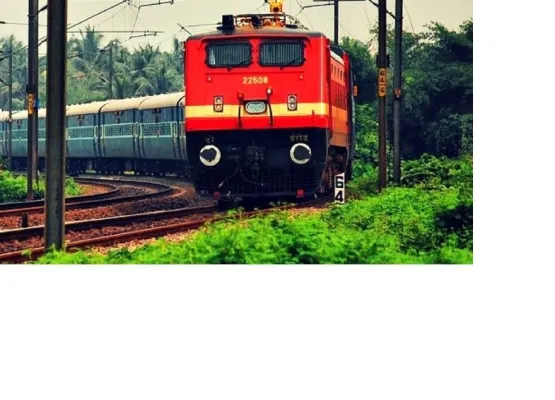 Bild: Indische Eisenbahnen, die zusätzliche Sitze für Zugpassagiere hinzufügen.